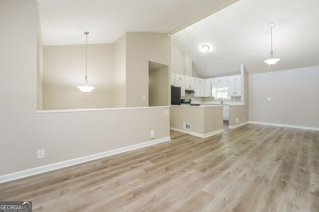 Foto del edificio - 2535 Kelly Lake Dr