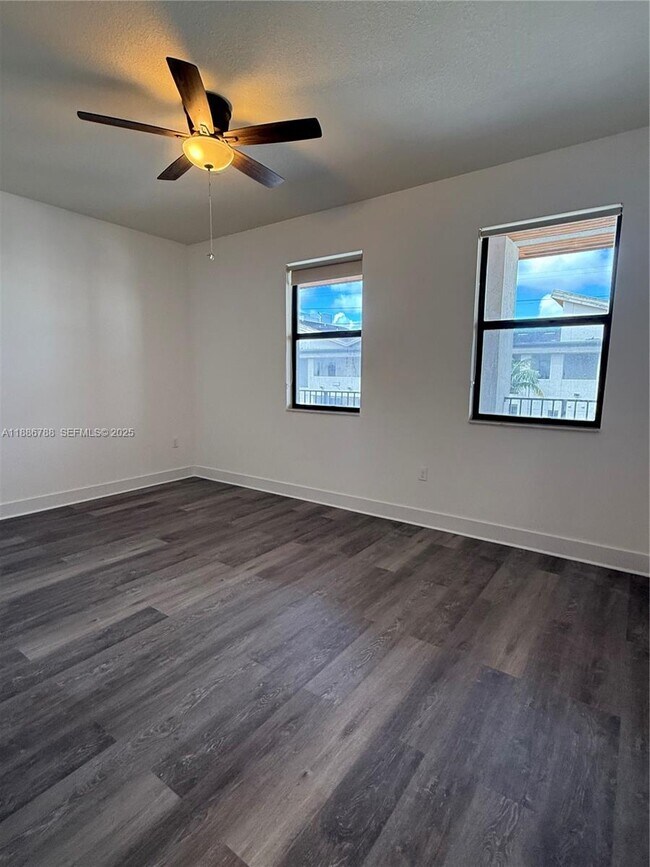 Foto del edificio - 10449 NW 82nd St