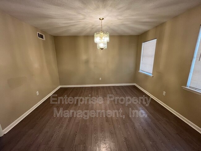 Building Photo - 4450 Tena Dr