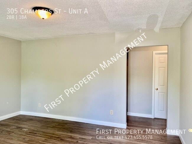 Building Photo - Rossville Duplex: 2Bed/1Bath with laundry ...