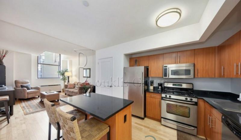 Primary Photo - 80 Greenwich St