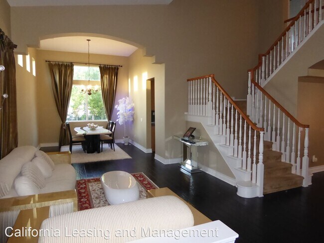 Building Photo - 4 br, 2.5 bath House - 17889 Wren Drive