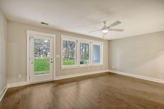 Foto del edificio - Available April 10th. Great 3 BR/3.5 BA Townhouse in Park Circle!