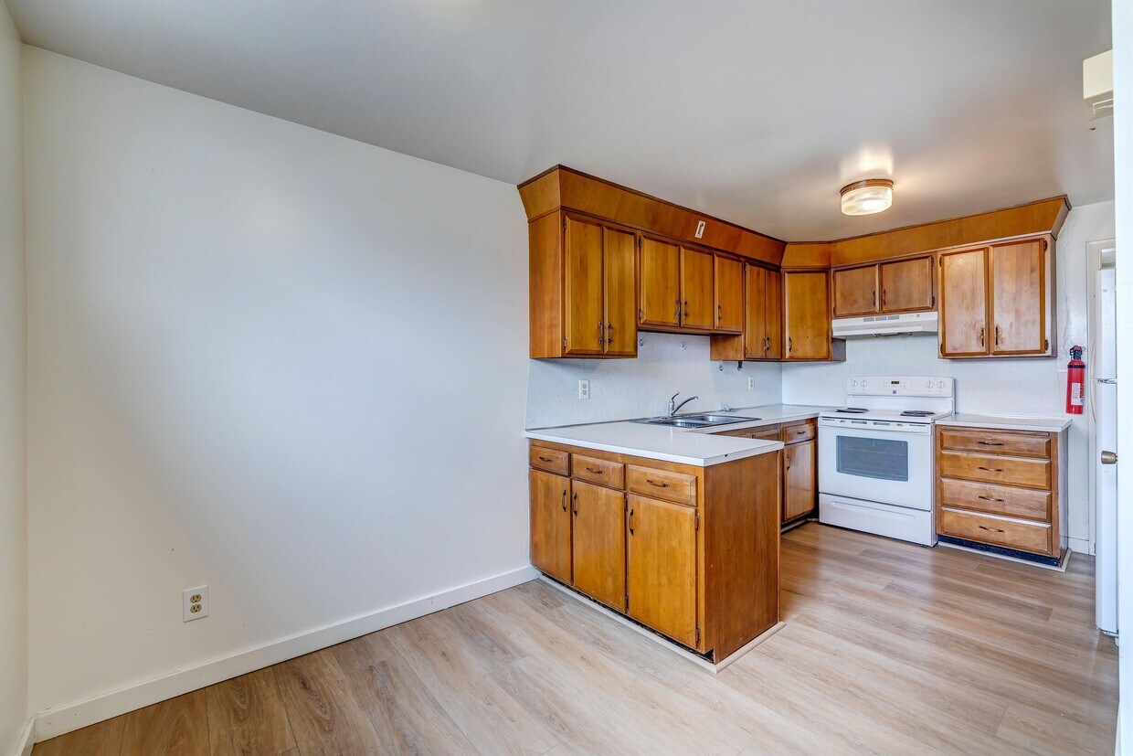 Primary Photo - 318 S 500 E St