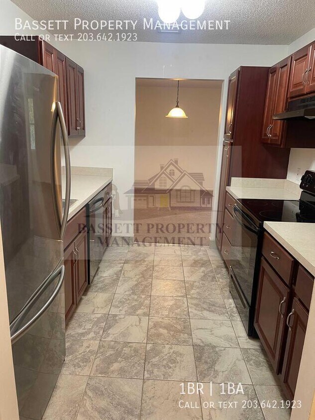 Foto principal - 30 Stoneycrest Dr