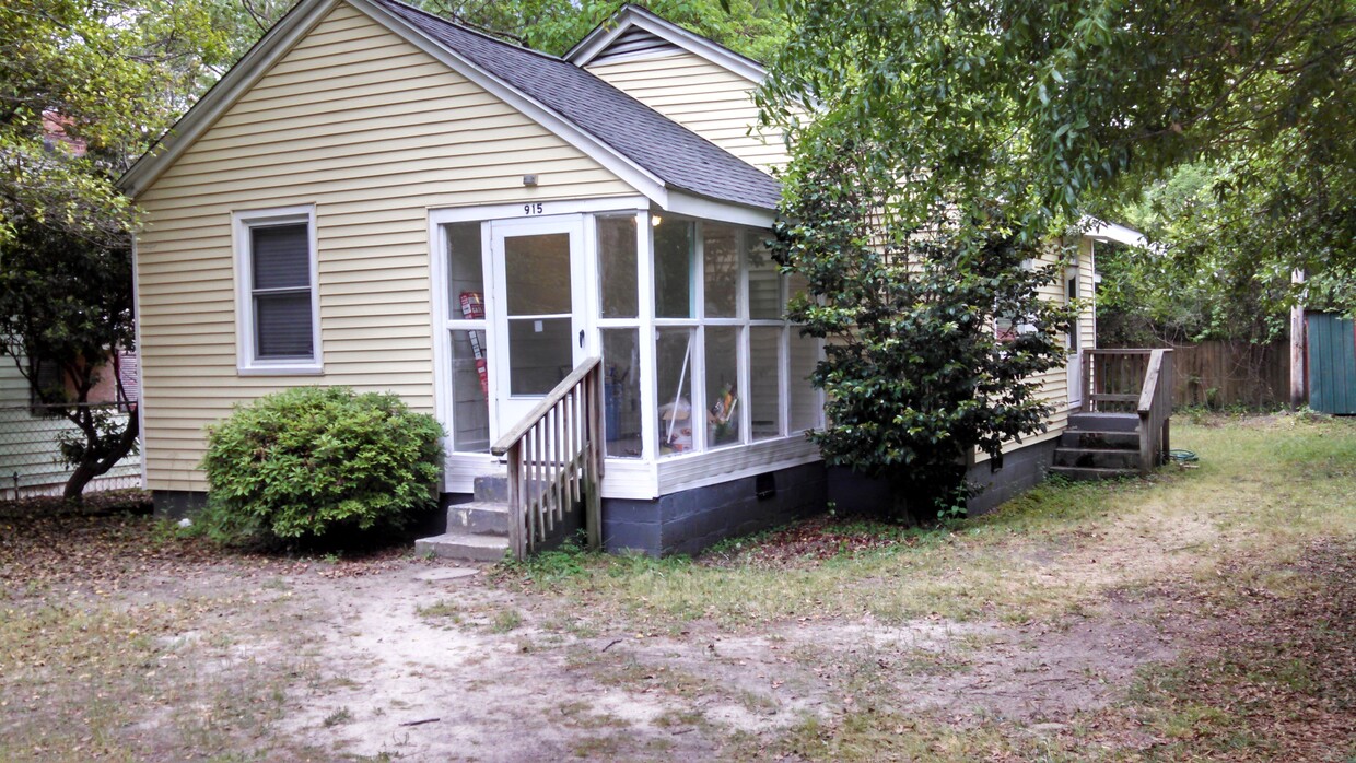 Primary Photo - 915 Davis Court