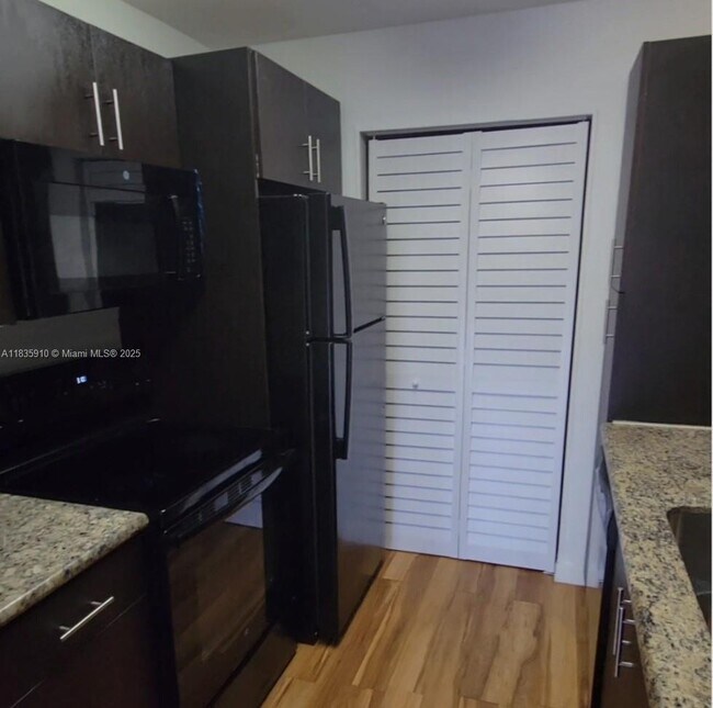 Foto del edificio - 3979 NW 87th Ave