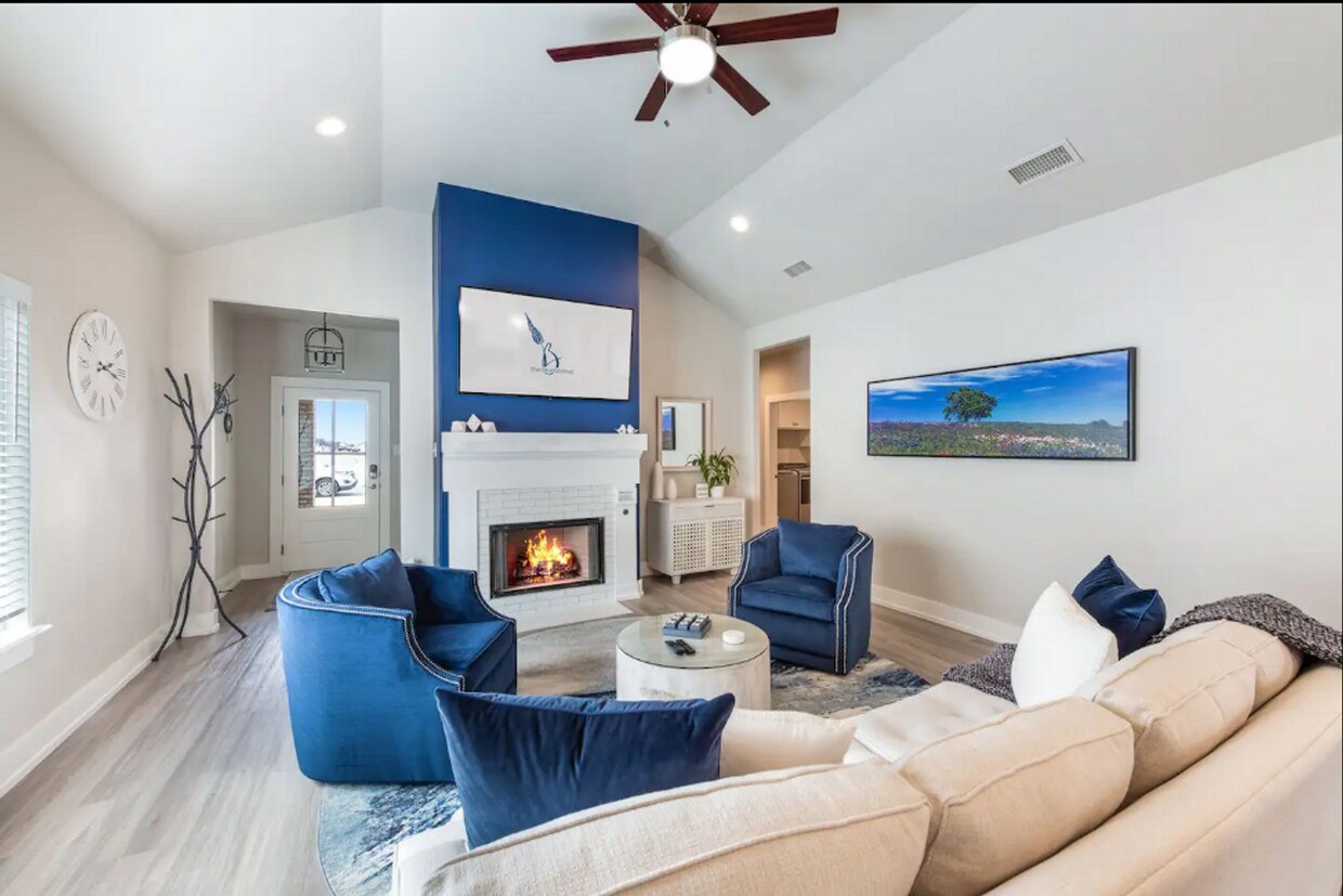 Primary Photo - Elegant Home in Northwest Lubbock - Frensh...