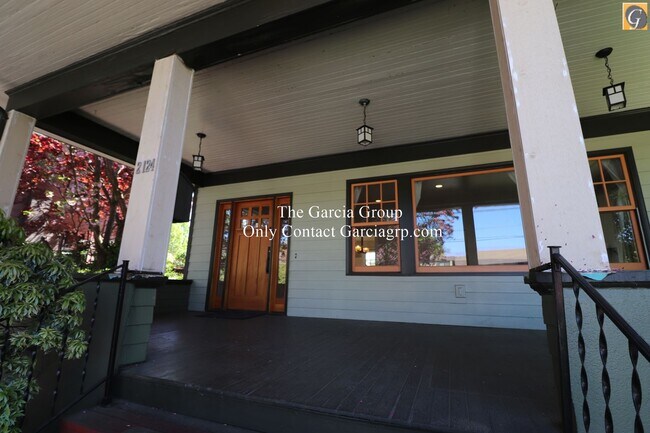 Foto del edificio - Put This Stunning 4 Bedroom Home in SE Por...