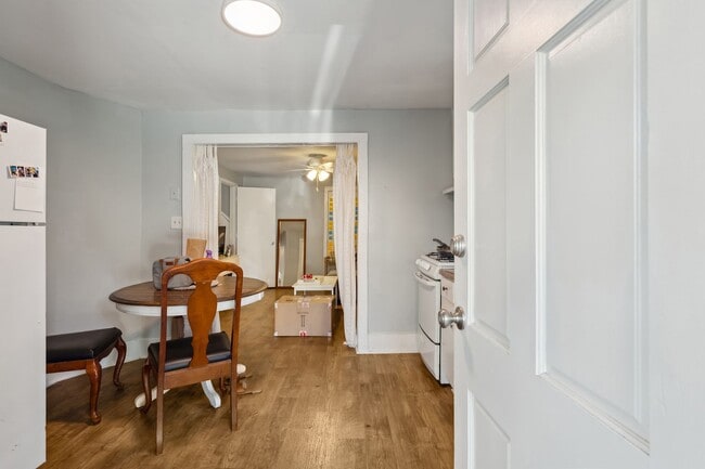 Photo - 13 Norman St Apartment