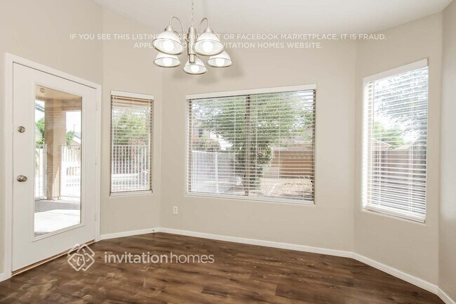 Foto del edificio - 3352 E Chickadee Rd