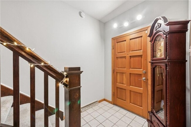 Building Photo - 851 Hober Ave