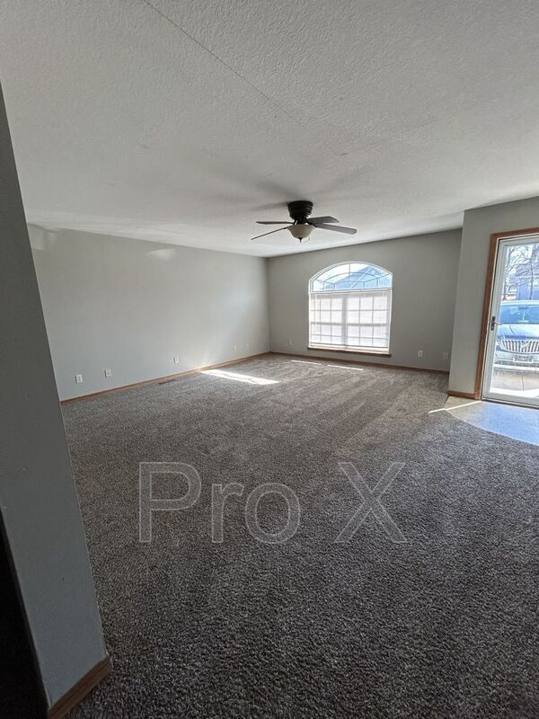 Building Photo - 517 E Park St