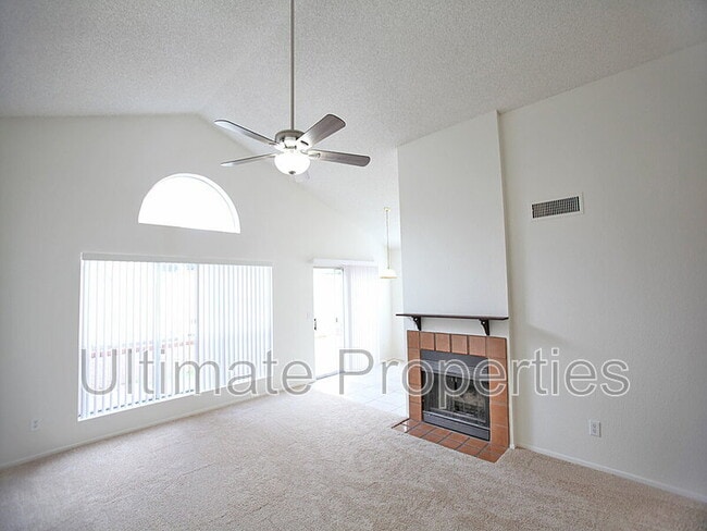 Building Photo - 448 E Topeka Dr