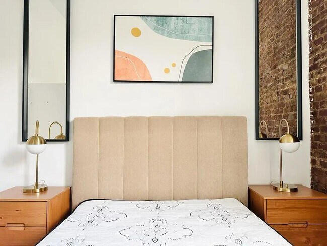 Foto del edificio - Furnished room/NOT APARTMENT
