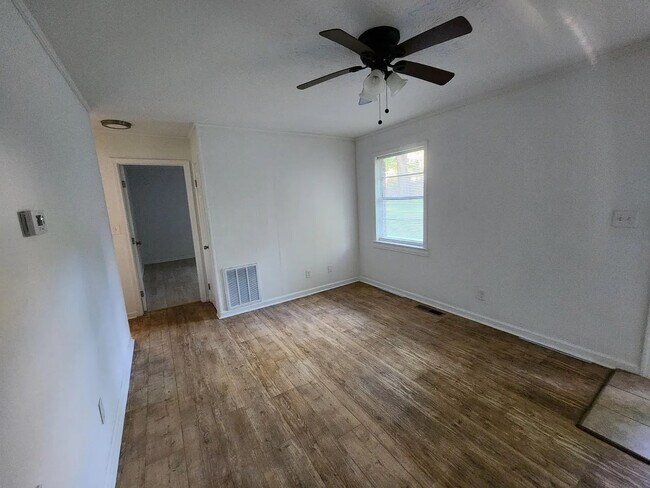Foto del edificio - Room in Duplex on Monticello St