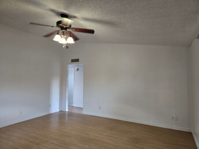 Foto del edificio - 3 Bedroom Single Family Home in Phoenix