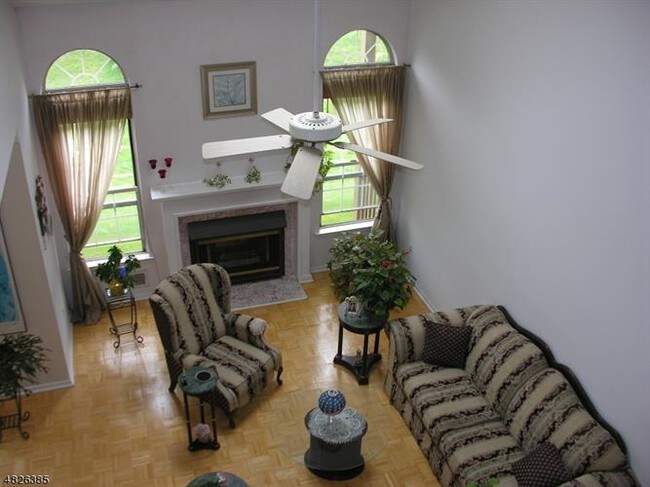 Foto del edificio - 136 Buttercup Ct