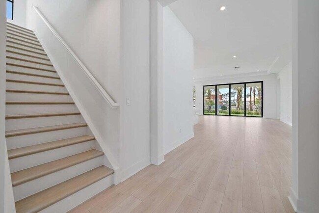 Building Photo - 13613 Le Christine Dr