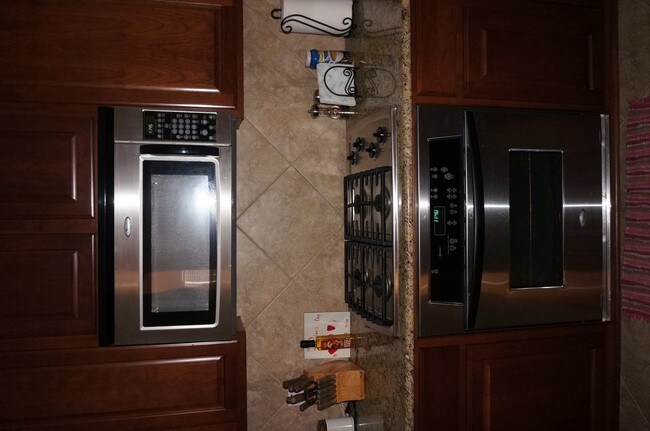 Foto del edificio - 2414 Powderham Ln