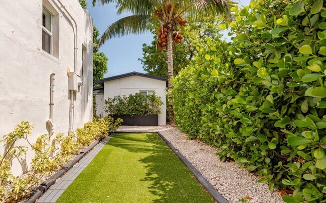 Foto del edificio - 2230 NW 6th St