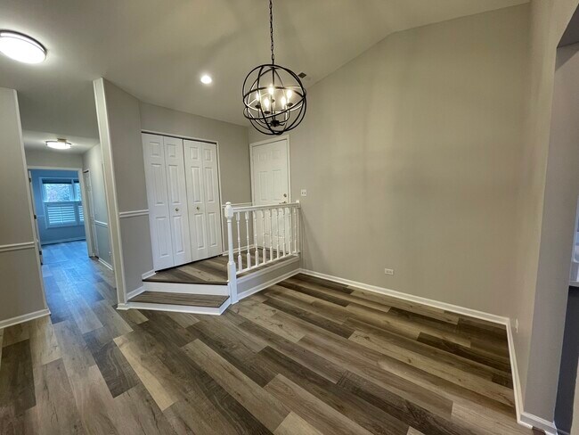 Building Photo - 1308 N Streamwood Ln