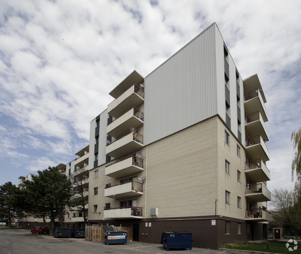 Building Photo - Royal Palace Apartments