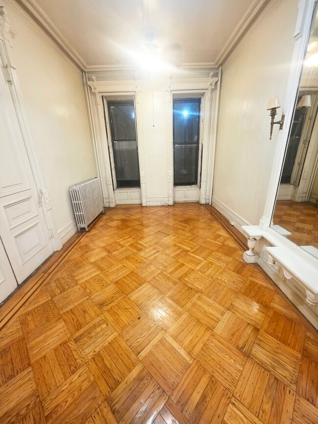 Building Photo - 105 Halsey St