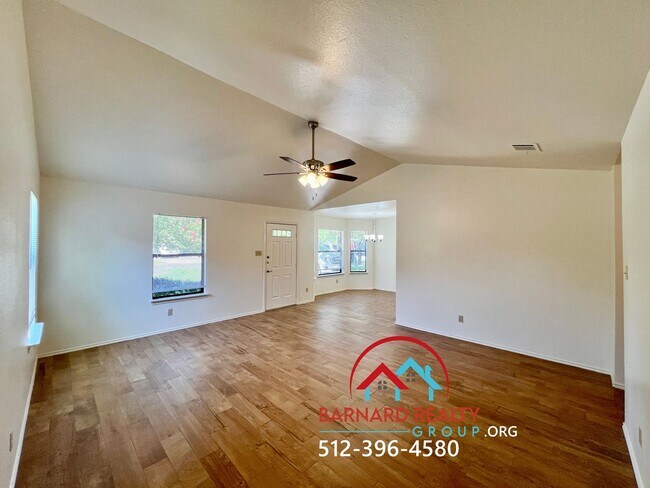 Foto del edificio - Available Early July: 3 Bed 2 Bath House with Garage-Recent Updates