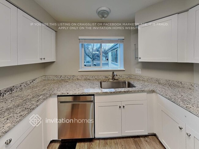 Building Photo - 4120 E 134th Dr