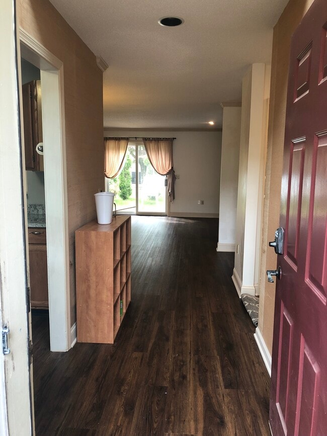 Entrada - 120 Courtyard Ln