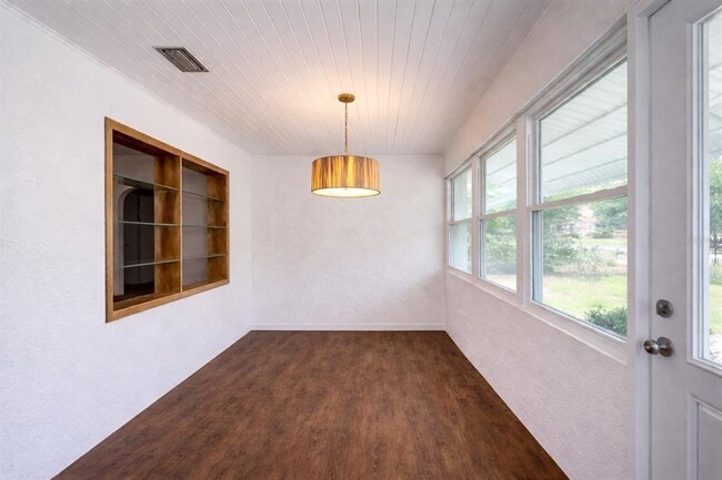 Building Photo - 403 E Johnson Ave