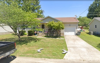 Building Photo - 607 Highland St