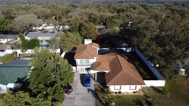 Building Photo - 1107 Seffner Valrico Rd