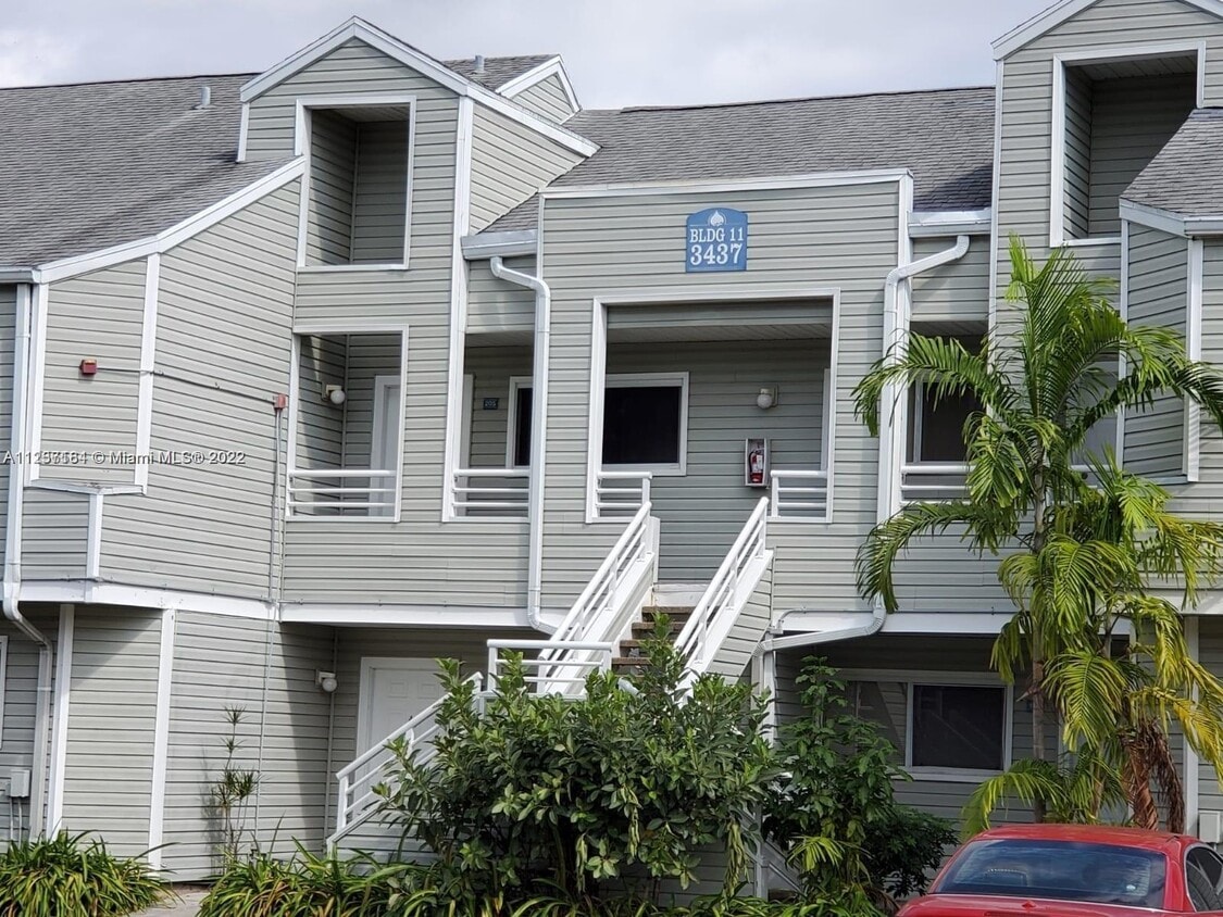 3429 NW 44th St Unit 206, Lauderdale Lakes, FL 33309 Condo for Rent