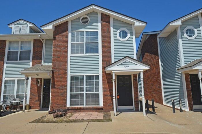 Foto principal - 2 BED 1.5 BATH TOWNHOUSE WARR ACRES/BETHANY