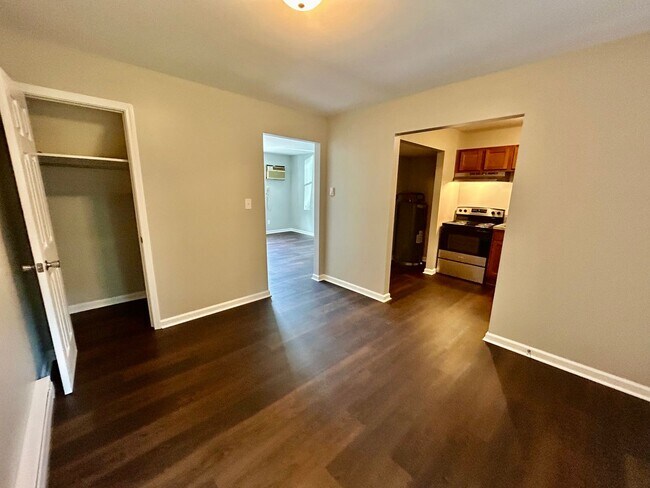 Foto del edificio - HALF OFF FIRST MONTH - 2 Bedroom in Versailles!