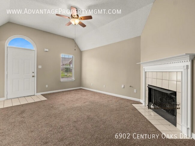 Building Photo - 6902 Century Oaks Dr