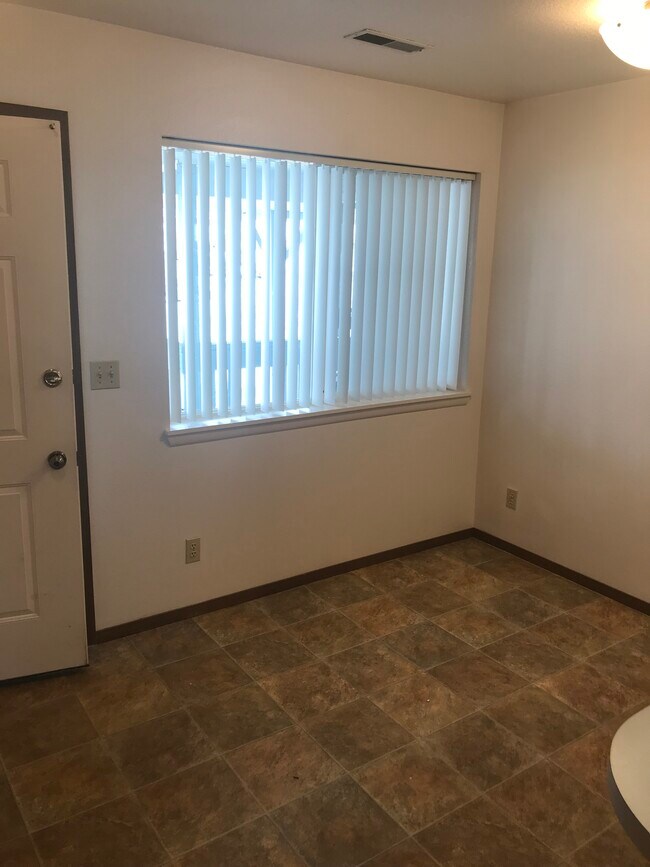 Foto del edificio - 1125 E Cedar St