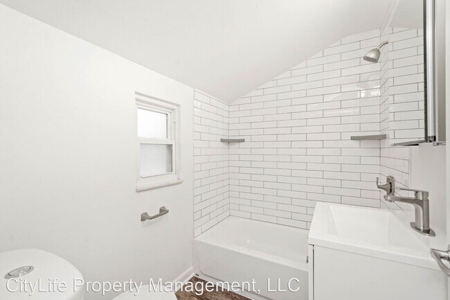 Building Photo - 413 Reifert St