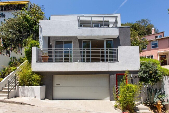Building Photo - 3907 De Longpre Ave