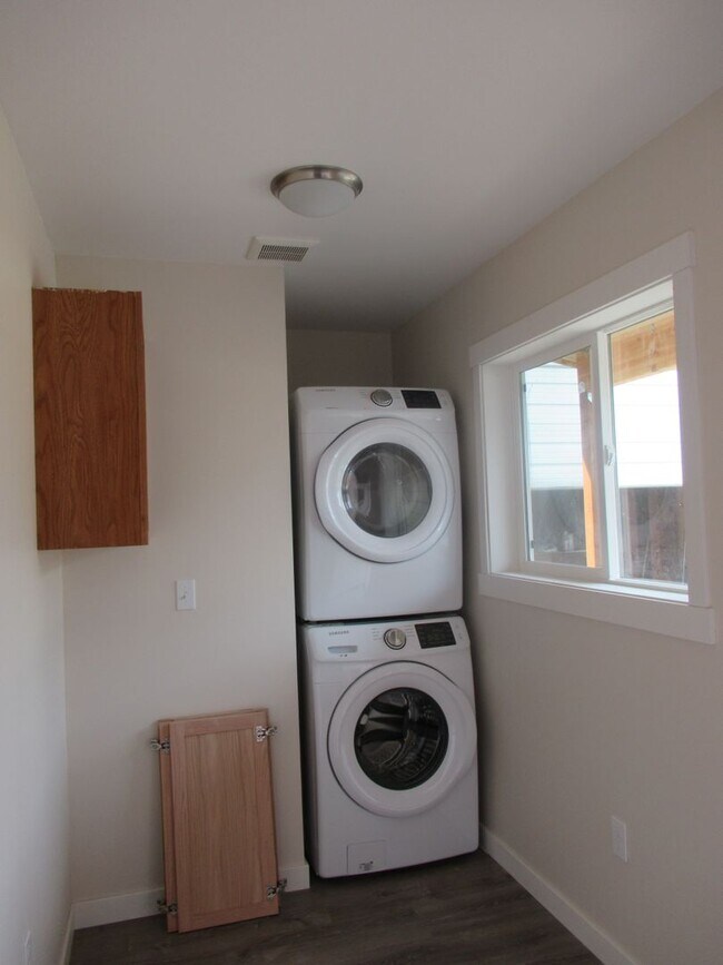 Foto del edificio - Completely Remodeled Inside!