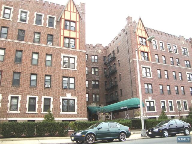 Primary Photo - 755 Anderson Ave