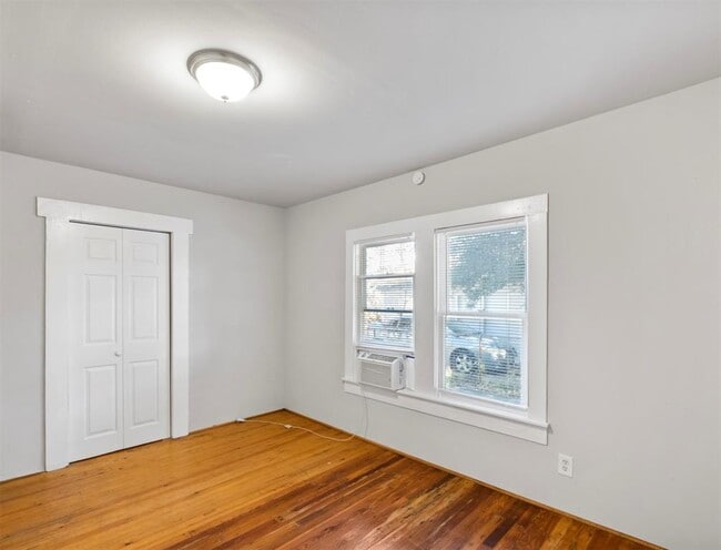 Building Photo - 1107 1st St