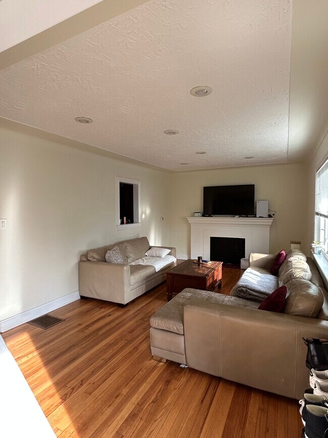Foto del edificio - 903 Berry Ave