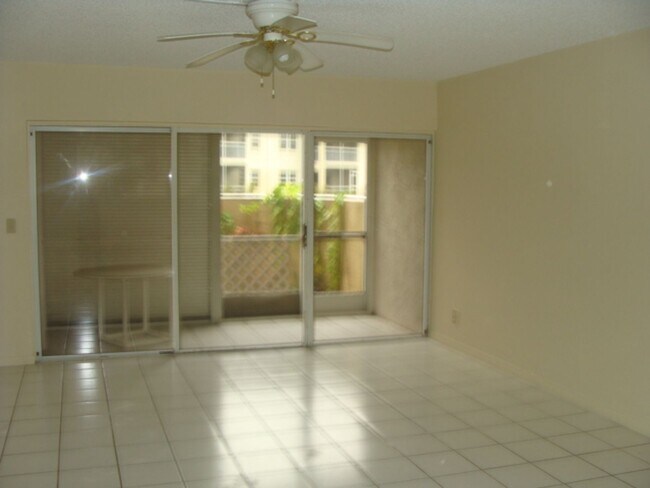 Foto del edificio - 1565 SE Royal Green Cir