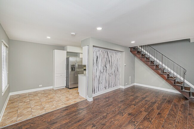 Building Photo - 1447 Quaker Ln