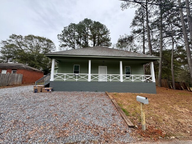 Building Photo - 3/1 Remodeled Home walkable to uptown Shel...