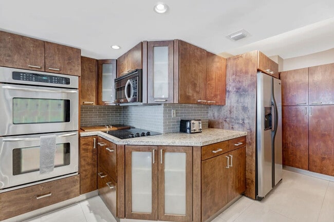 Foto del edificio - 1717 N Bayshore Dr