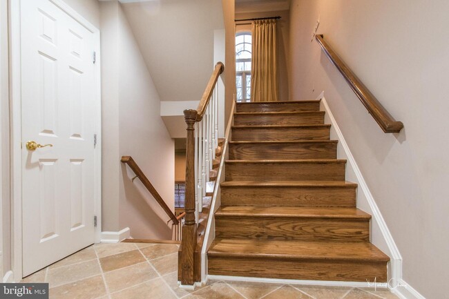 Building Photo - 105 Oak Knoll Terrace